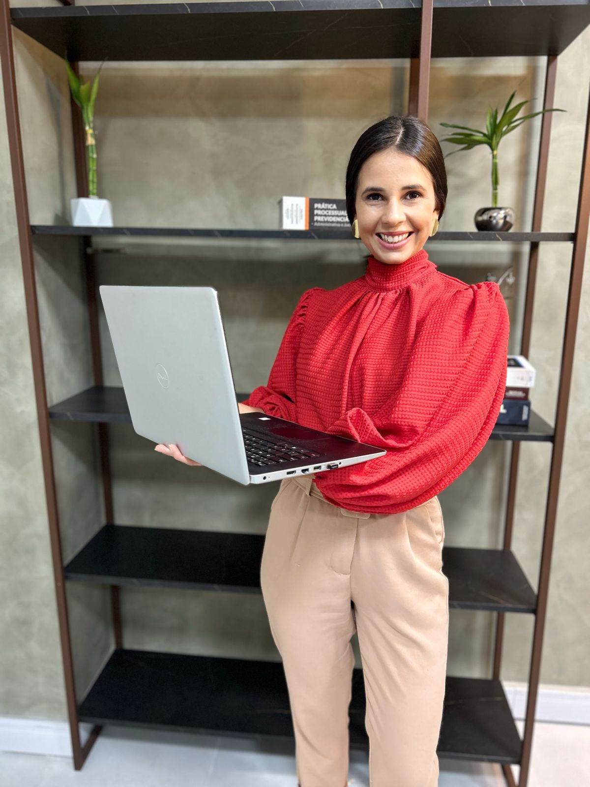 Dra. Alini Libardi — Advogada especializada em direito bancário digital